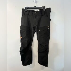 Fjall Raven Men’s Keb Trousers

Size 33”-34” waist / Regular length

Color Black
